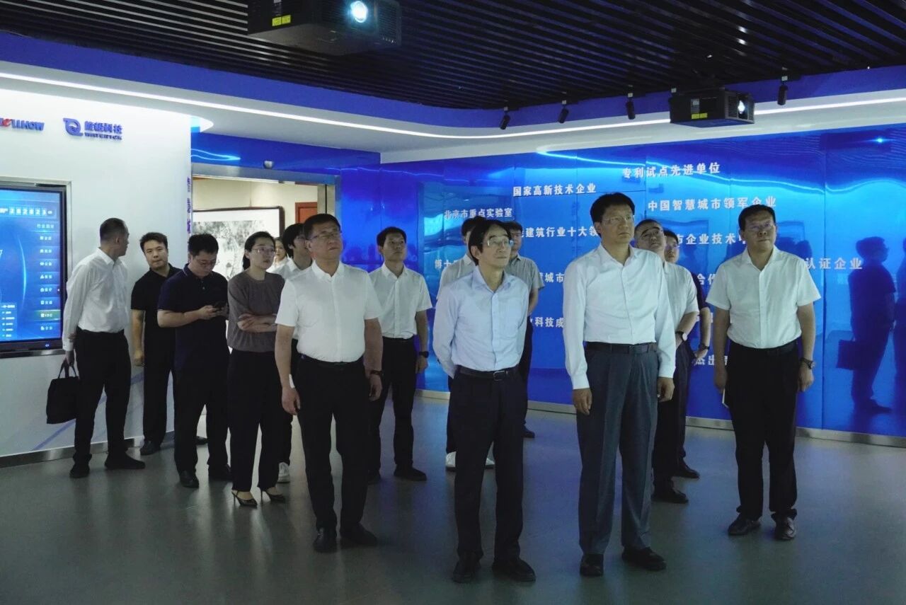 南昌市委副书记、市长高世文调研U乐国际U乐—以AI赋能韧性城市建设情况